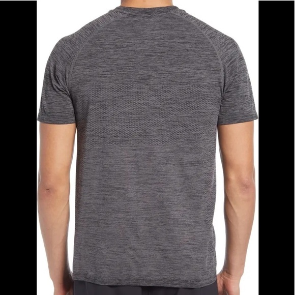 NWT - Men’s Zella Seamless Performance T-Shirt - Gray/Black -  Size L - Picture 4 of 4